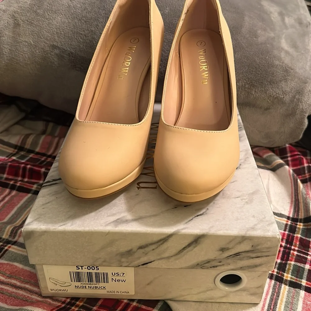 BRAND NEW WuORWu size 7 - Picture 1 of 11